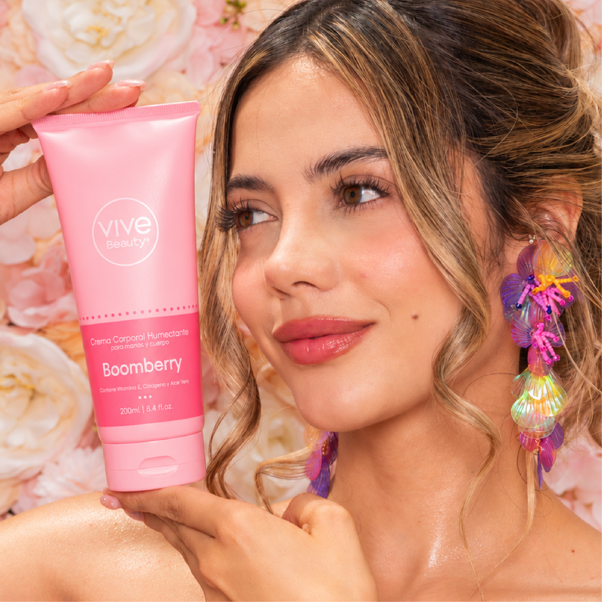 Crema corporal Boomberry para hidratar y perfumar la piel como parte de la rutina diaria